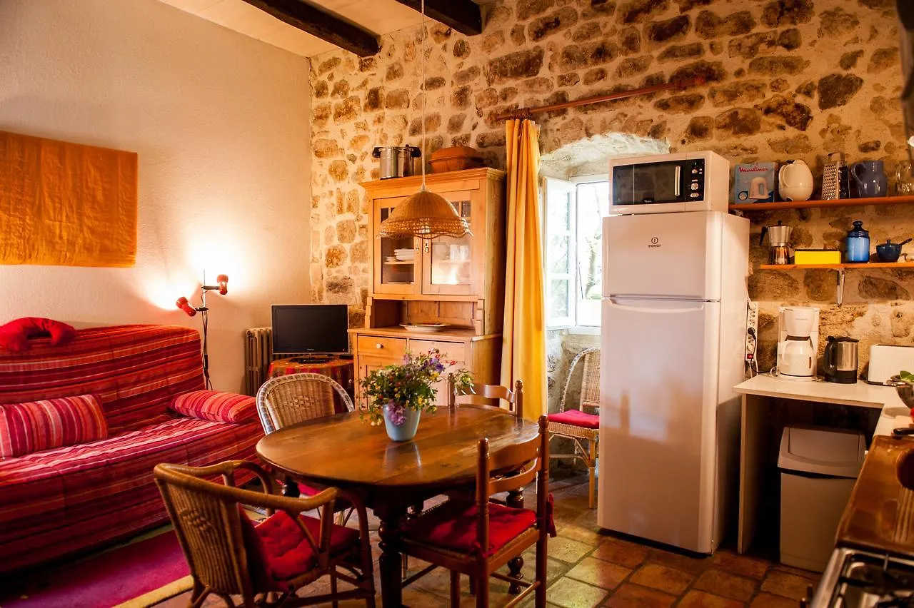 Maison d'hôtes Chambres d'Hôtes et Gîtes Le Mas Bleu&Spa Resort Rosières